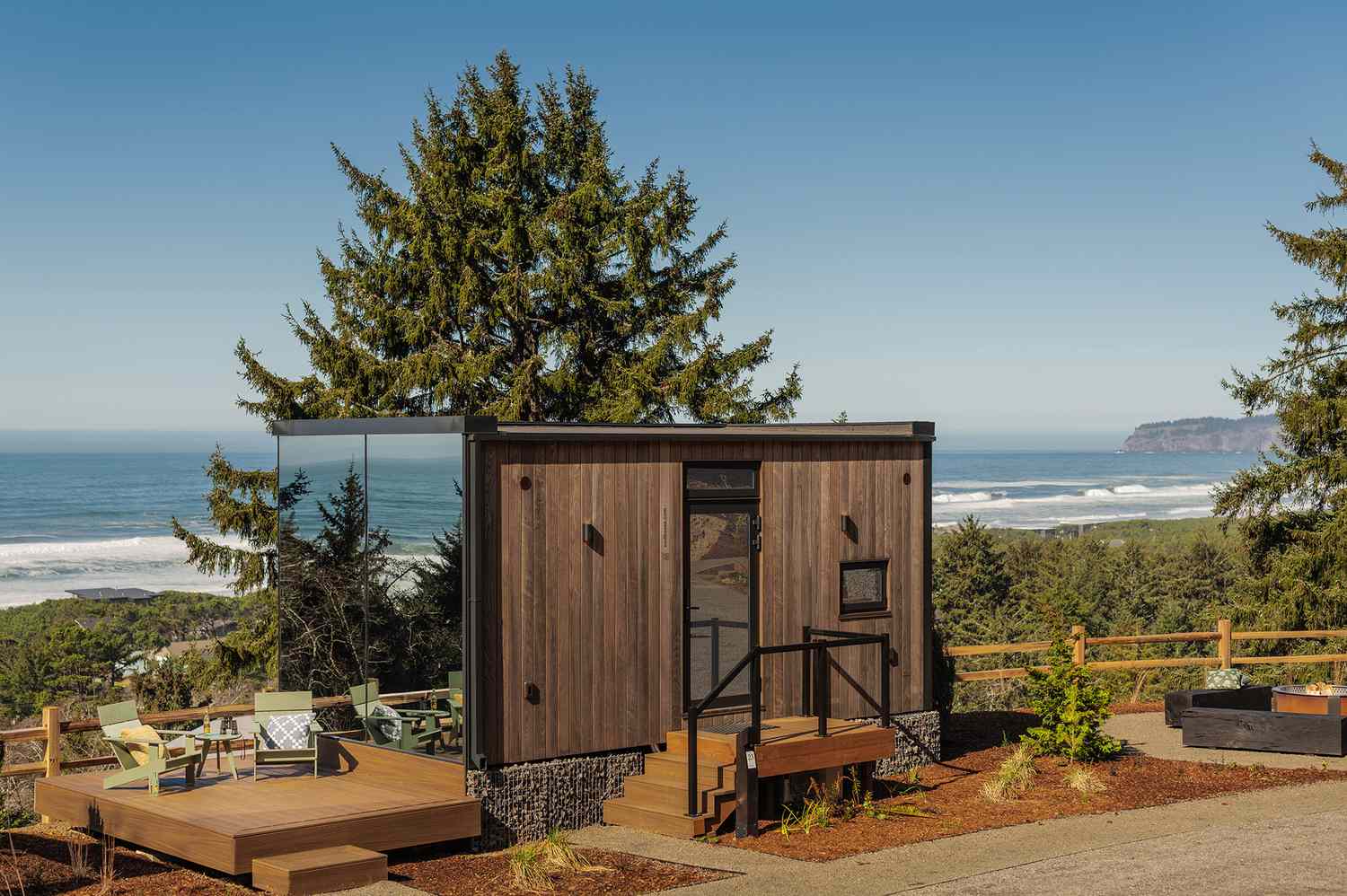 Mirrored Cabins: Luxury Oregon Coast Glamping