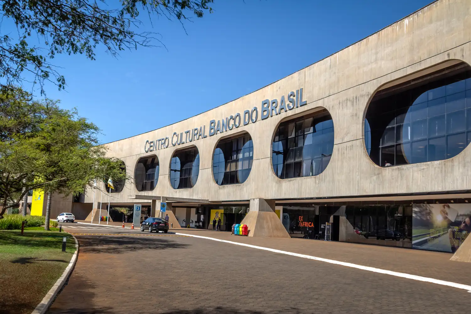 Exterior view of the Centro Cultural Banco do Brasil in Brasília with its modern facade.