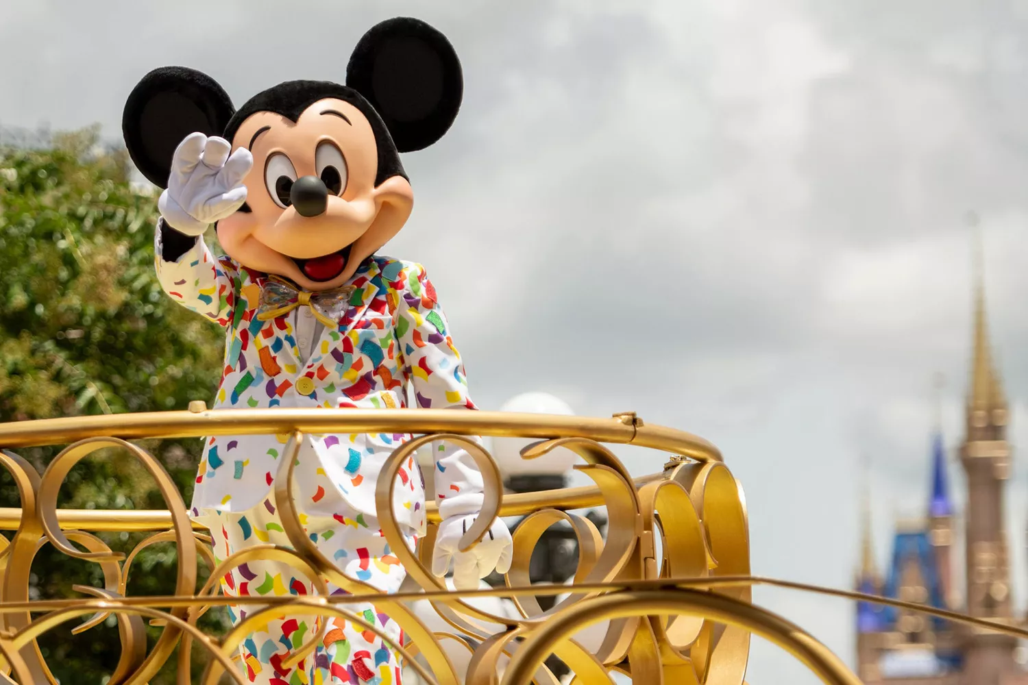 Mickey Mouse waving at Disney World in Orlando.