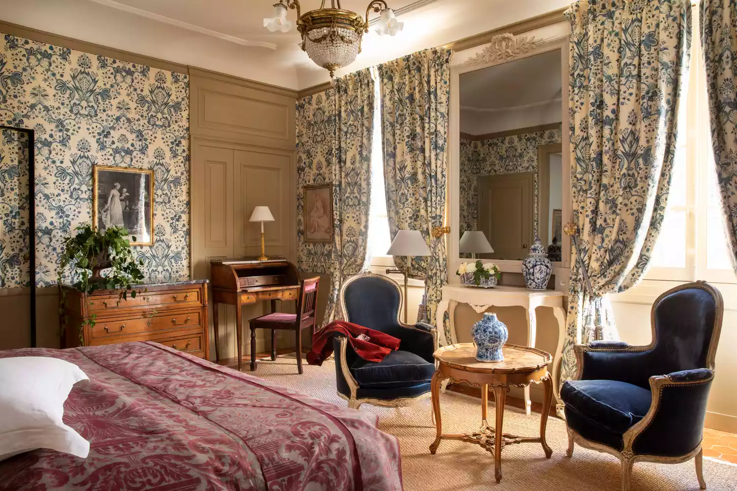 An elegantly decorated guest room at La Mirande featuring 18th-century style furnishings and period wall coverings.