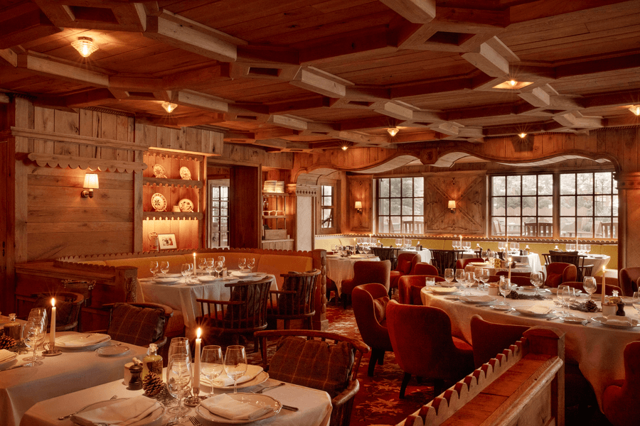 An elegant Michelin-starred dining room layout with fine linens and sophisticated lighting.