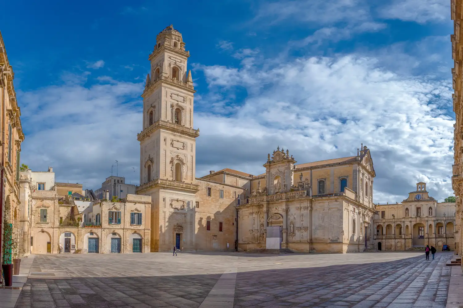 Wide shot of Piazza del Duomo in Lecce featuring its historic bell tower and Baroque architecture.