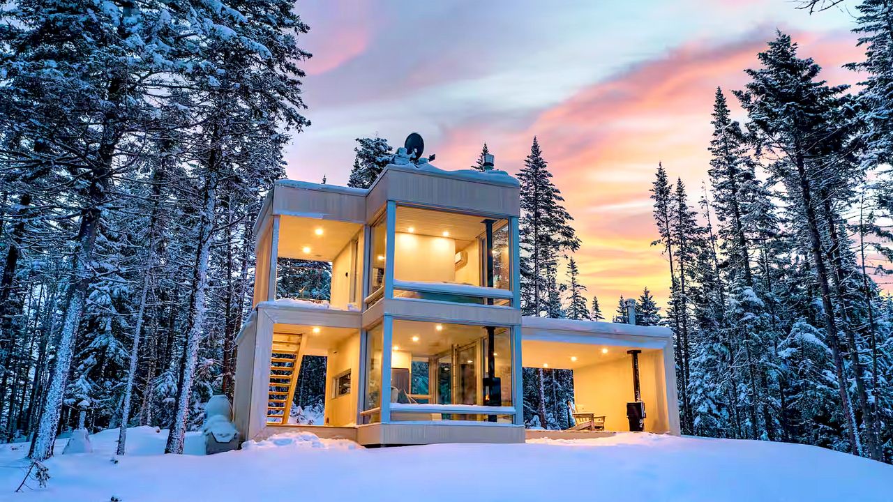 14 Best Winter Airbnbs for a Hallmark Movie Dream