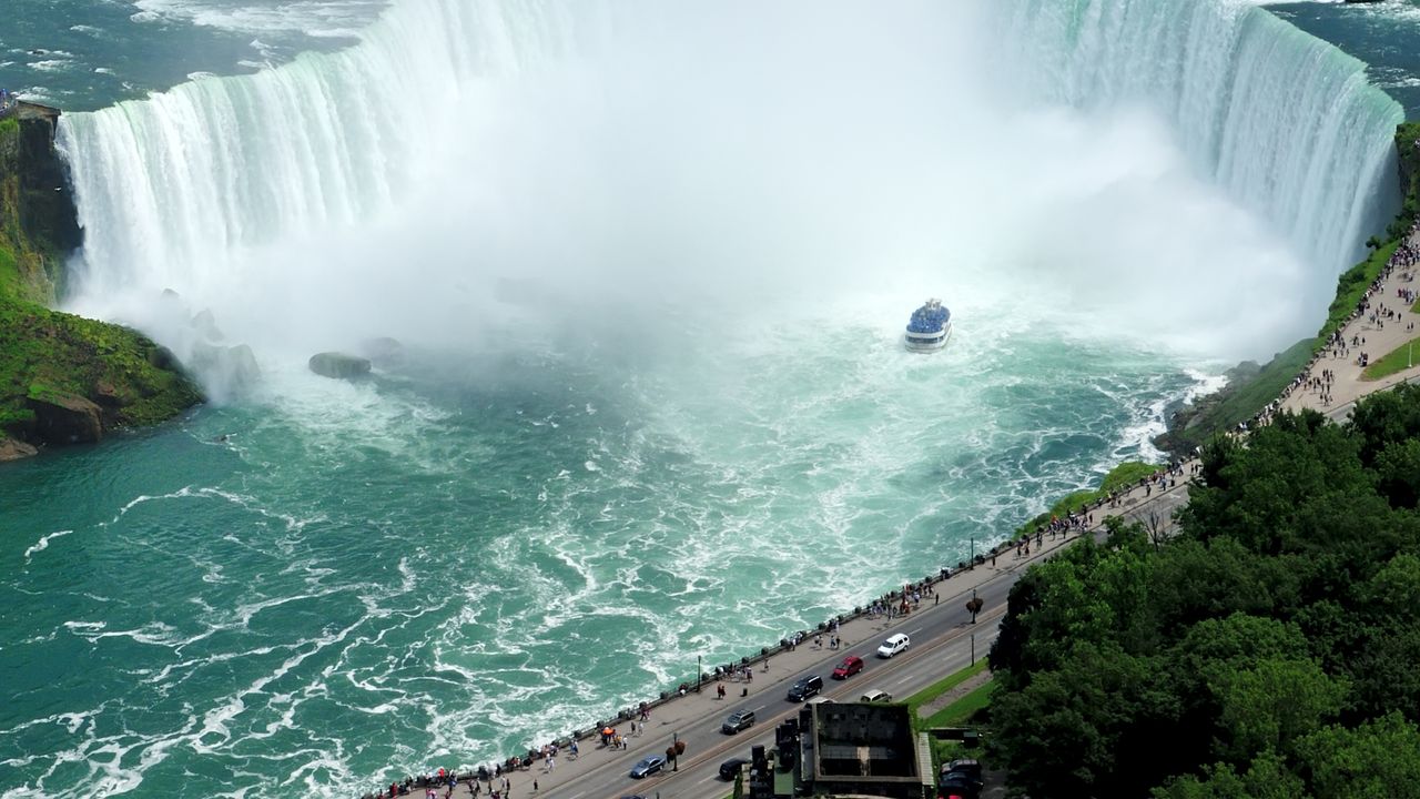 Smithsonian Journeys: A Luxury Great Lakes Cruise