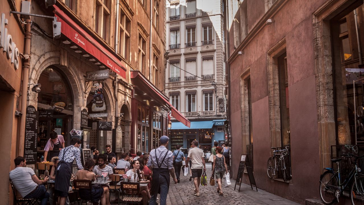 12 Best Lyon Restaurants for 2026: Michelin & Bouchons