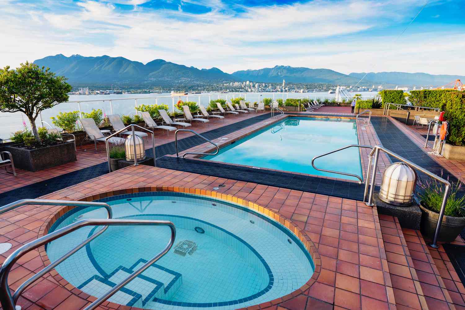 15 Best Hotels in Vancouver: Style & Budget Guide