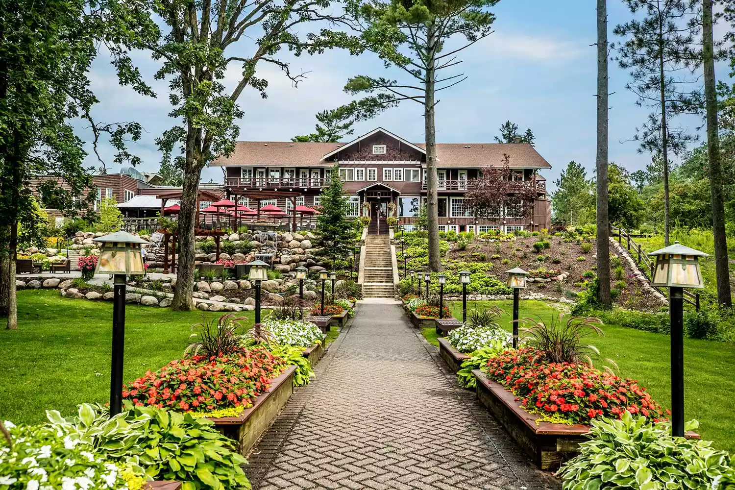 The main historic lodge and surrounding green grounds of Grand View Lodge.